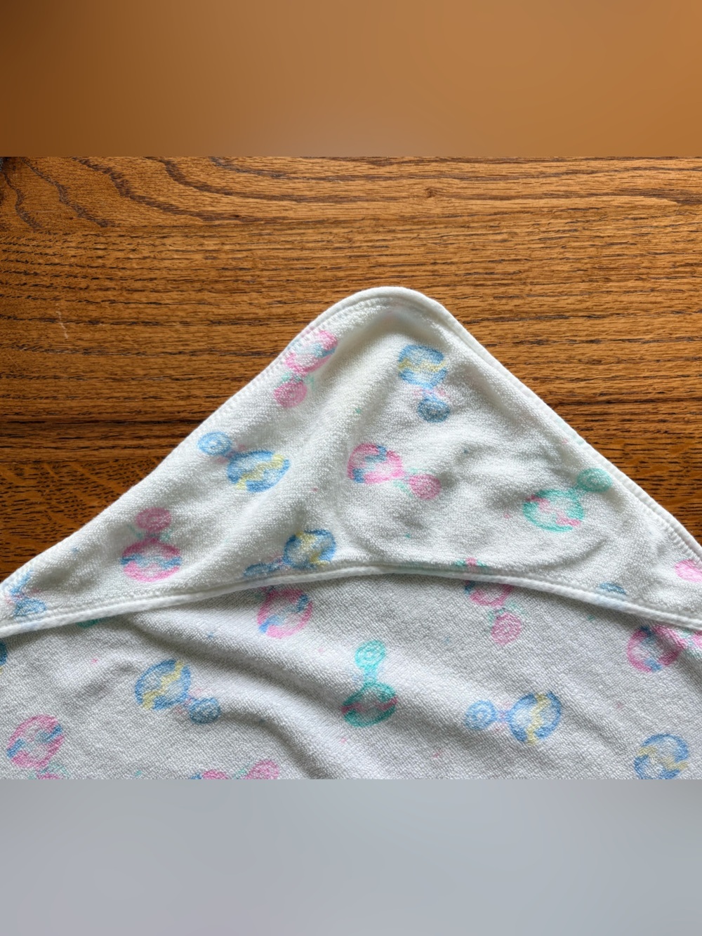 Vintage Carters-style Baby Hooded towel with Pastel Rattle Print - Picture 3 of 6